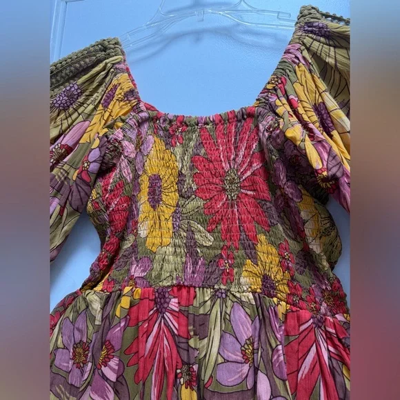 Angie Floral Smocked Top - Picture 3 of 6